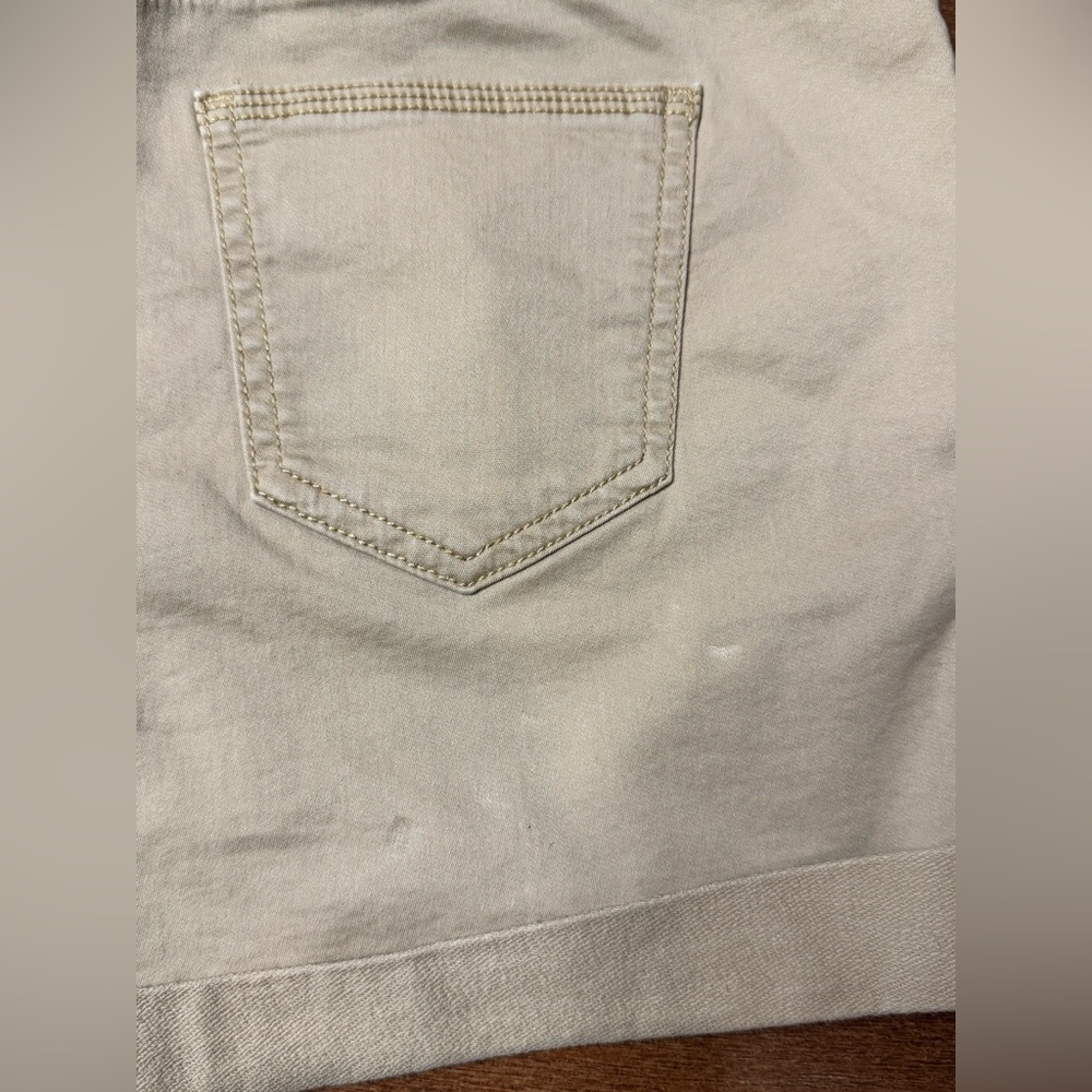 NWOT TIME & TRU Women's Beige Casual Shorts - Picture 4 of 6